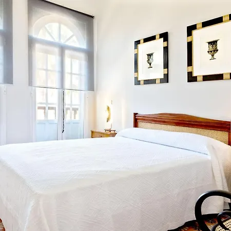 Апартаменты Genteel Romanilla *
